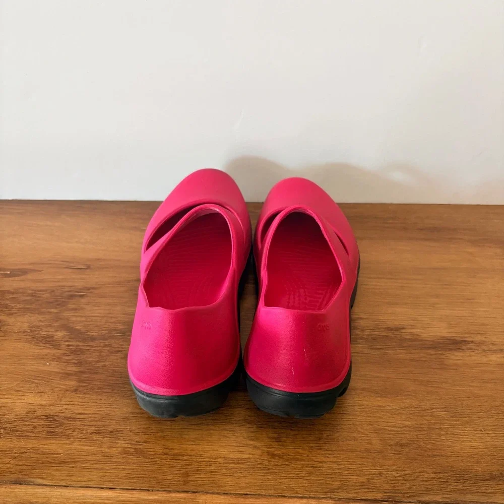 Crocs Duet Busy Day Mary Jane Flats Raspberry Pink Womens 9 Casual Comfort Shoes
